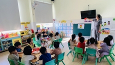 TẠO HÌNH: CẮT DÁN NGÔI NHÀ CỦA EM TẠO HÌNH: CẮT DÁN NGÔI NHÀ CỦA EM